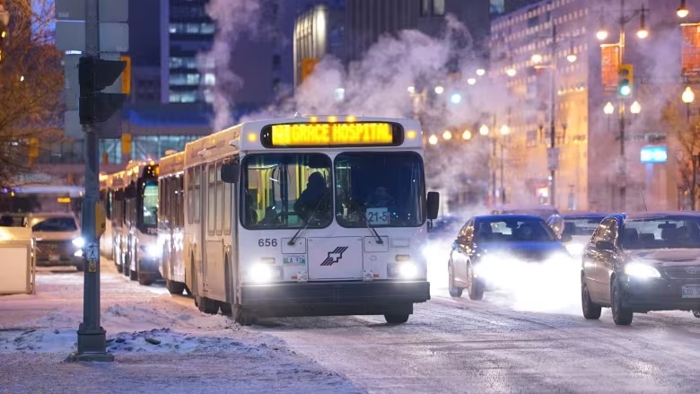 Winnipeg Transit faces a $17-million shortfall this year. Manitoba is helping the city cover transit operating shortfalls in 2023. (Trevor Brine/CBC)